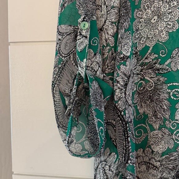 Ambiance Emerald and Ebony Floral Top - Picture 2 of 3